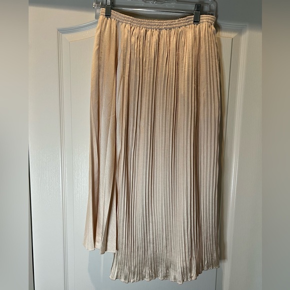 Vince Cream Pleated Midi Skirt Size XS - Picture 3 of 10